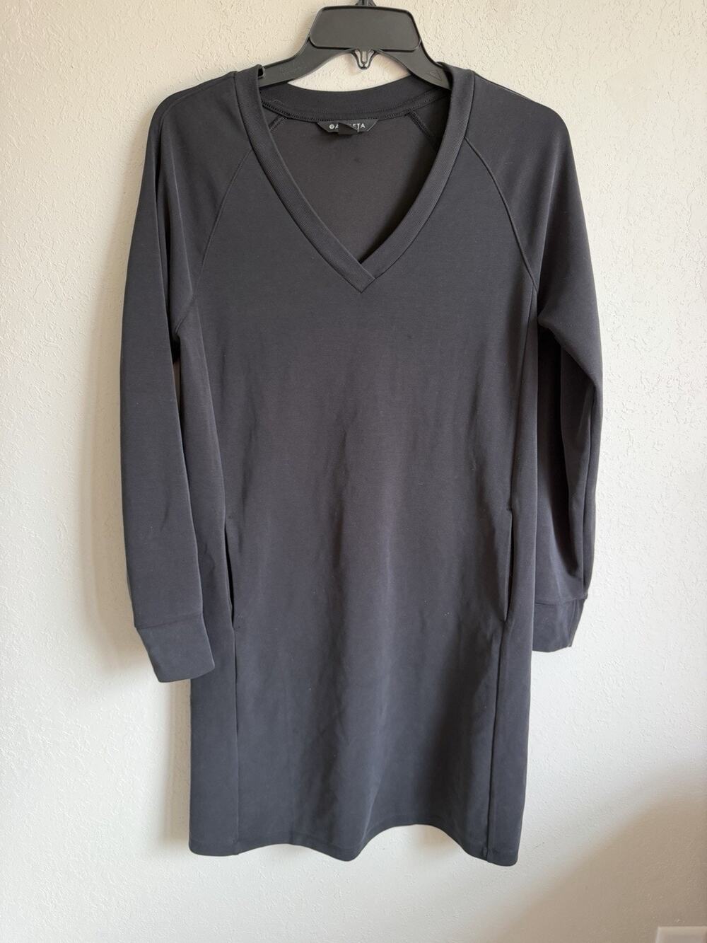 Athleta Black V-Neck Knee Length Shift Shirt Dress Womens S Modest Minimalist